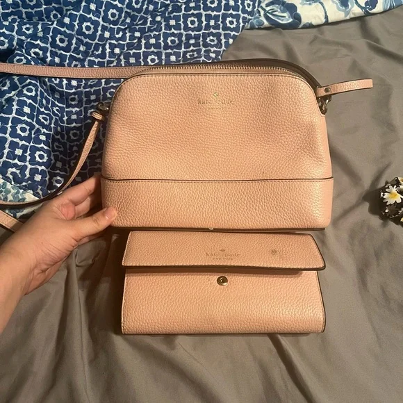 Cross body authentic kate spade purse and wallet purse hardly used! - Picture 1 of 1